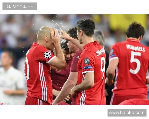 世体：维尼修斯与阿隆索拥抱致意，更衣室内严重气氛有所缓解